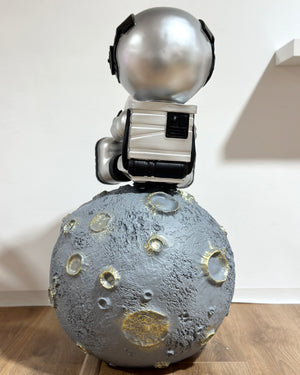 Moon Man Sitting 110 cm | Astronauta sulla Luna Luminoso