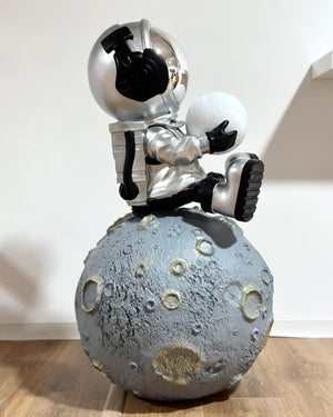 Moon Man Sitting 110 cm | Astronauta sulla Luna Luminoso
