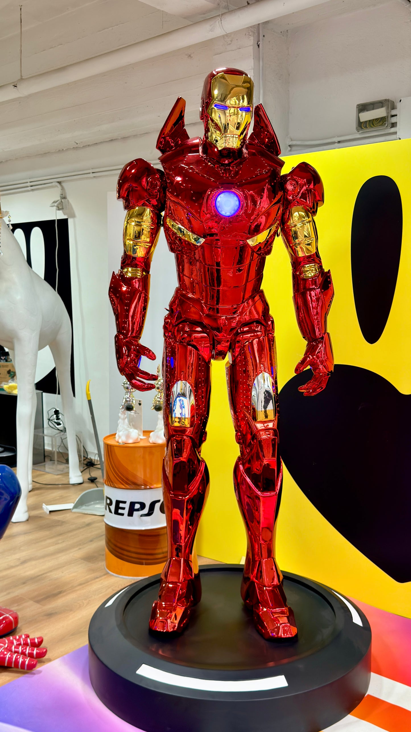 Scultura Robot Futuristico con LED – Edizione Limitata | Pushantigallery