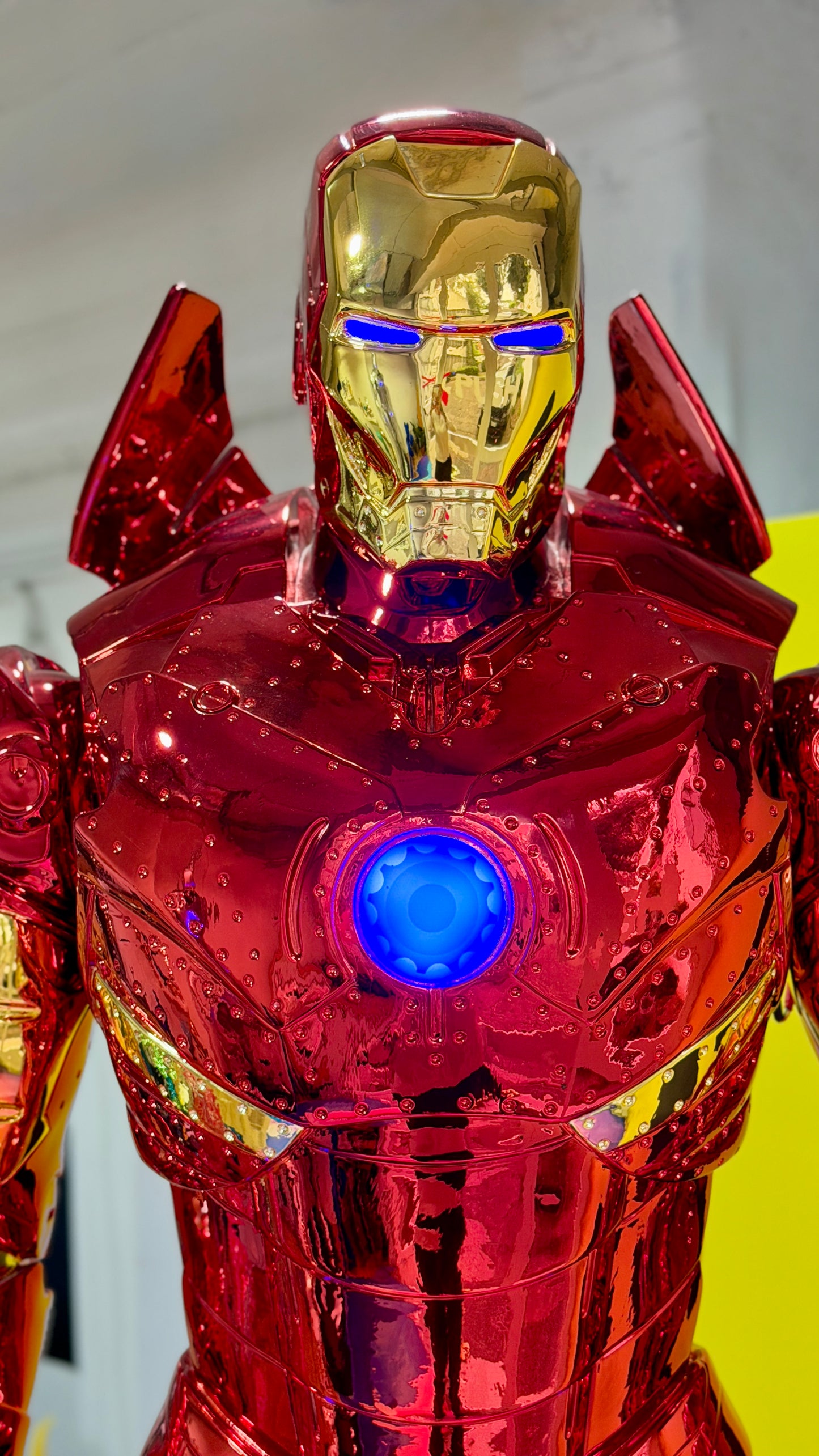 Scultura Robot Futuristico con LED – Edizione Limitata | Pushantigallery