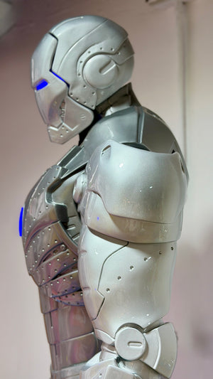 Scultura Robot Futuristico con LED – Edizione Limitata | Pushantigallery